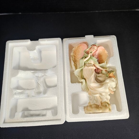 Vintage 1999 Seraphim Classic Angel "Erin" Irish Blessing Angel Figurine NIB - Picture 4 of 13
